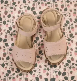 Classic Sandal with Scallop Pink