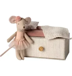 Dance mouse in daybed, Little sister