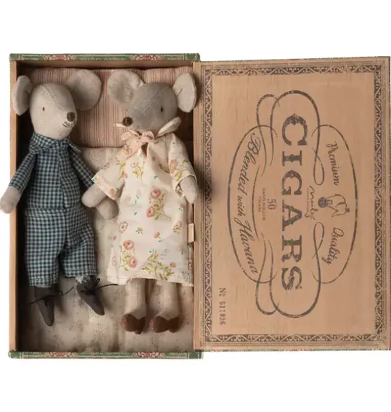 Grandma & Grandpa Mice in Cigarbox