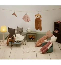 Kitten in Overalls - Blond