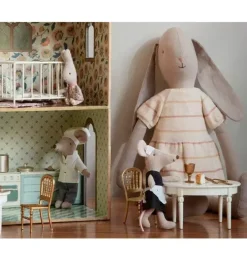 Maid Mouse, Big Sister/Brother