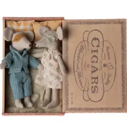 Mum & Dad Mice in Cigar Box