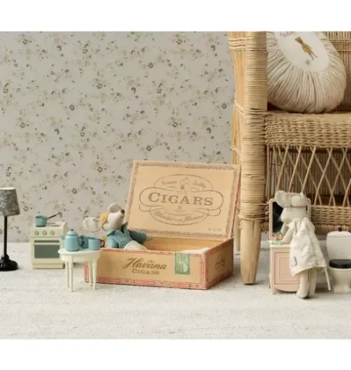 Mum & Dad Mice in Cigar Box