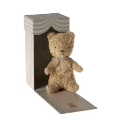 My first teddy - Sand