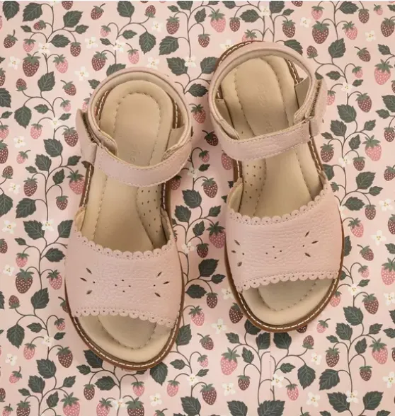 Classic Sandal with Scallop Pink