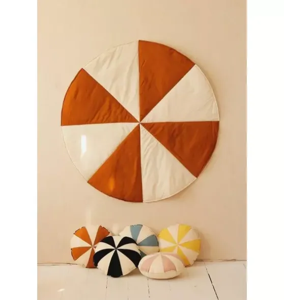“Caramel Candy” Round Patchwork Mat