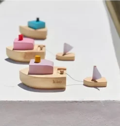 Ofune Wind-Up Wooden Boat - Lavender
