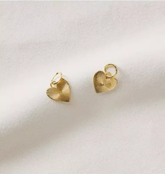 Ribbed Heart of Gold Huggies